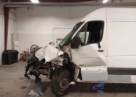 2013 Mercedes-Benz Sprinter 2500 High Roof из США, поврежденный, VIN WD3PE8CC6D5737565